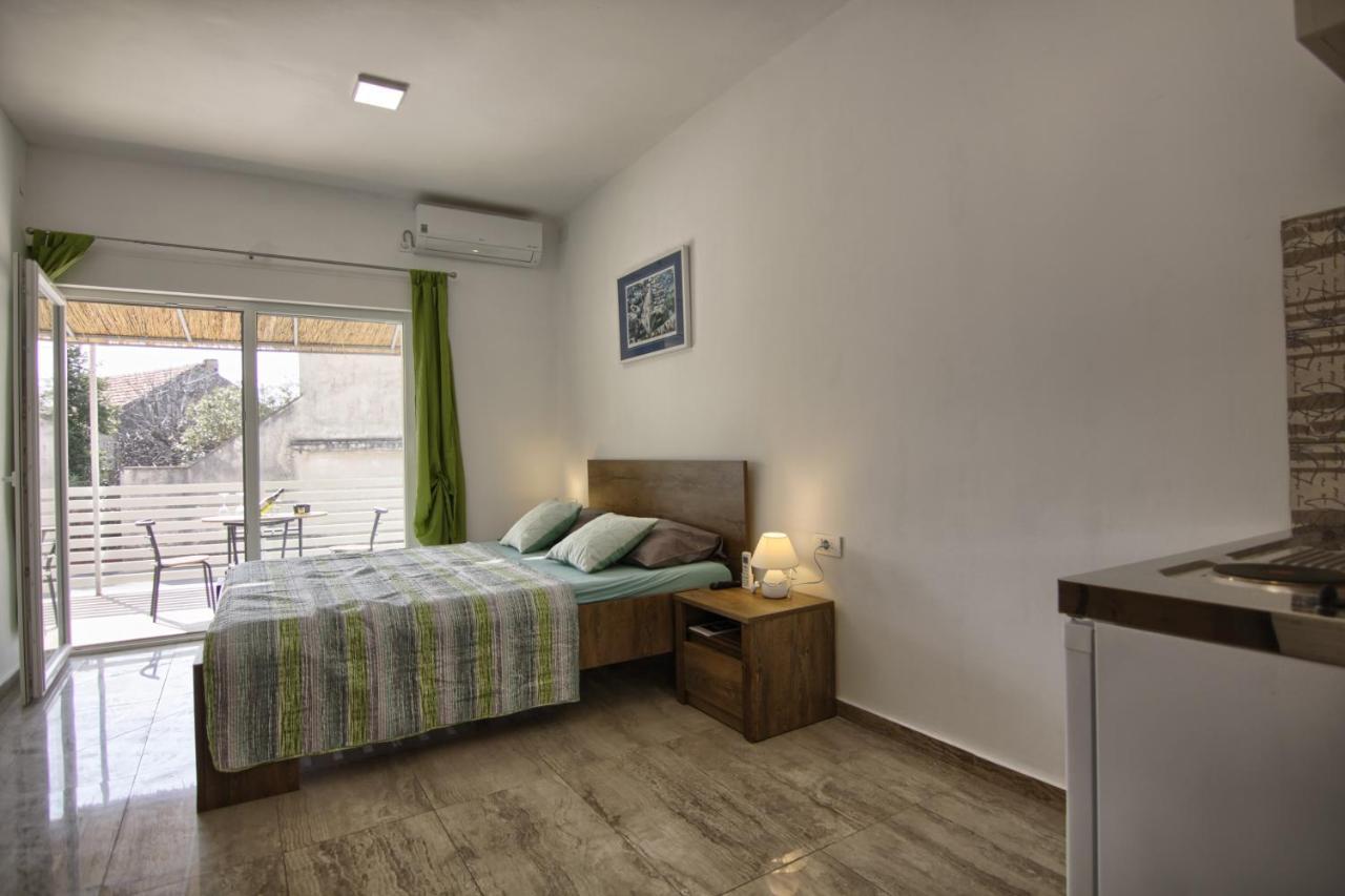 Rooms Dragica Pakostane Exterior photo