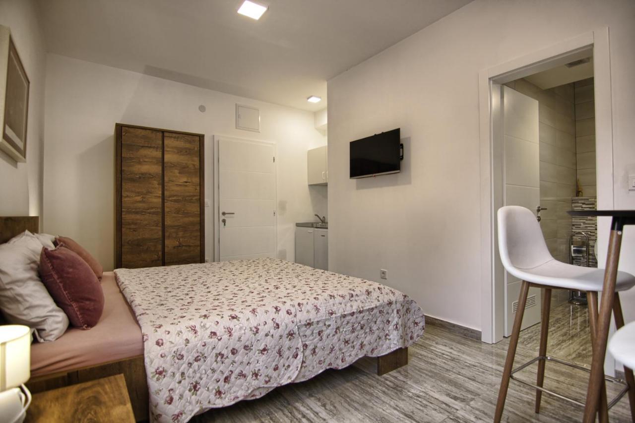 Rooms Dragica Pakostane Exterior photo